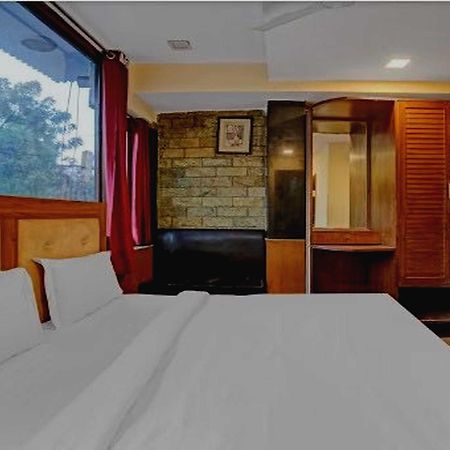 Oyo 75948 Hotel Tushar Continental Нью-Дели Экстерьер фото
