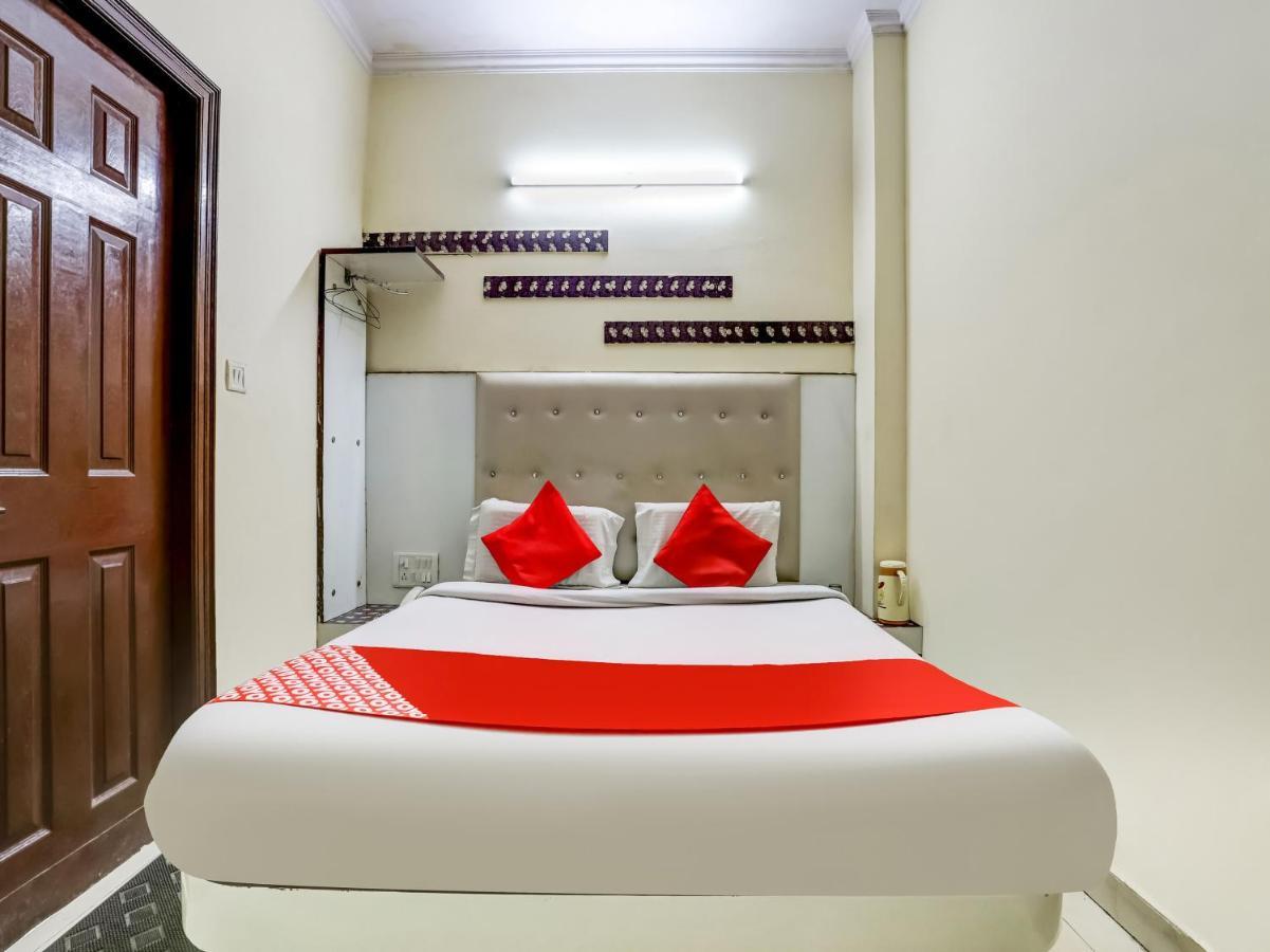 Oyo 75948 Hotel Tushar Continental Нью-Дели Экстерьер фото