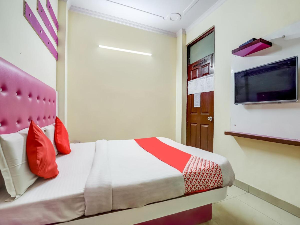 Oyo 75948 Hotel Tushar Continental Нью-Дели Экстерьер фото