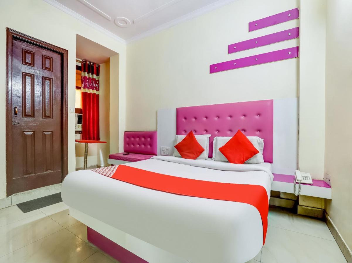 Oyo 75948 Hotel Tushar Continental Нью-Дели Экстерьер фото