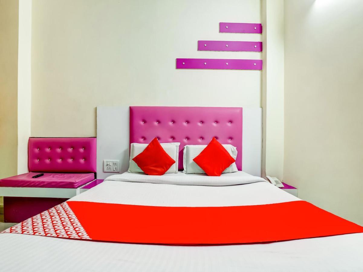 Oyo 75948 Hotel Tushar Continental Нью-Дели Экстерьер фото
