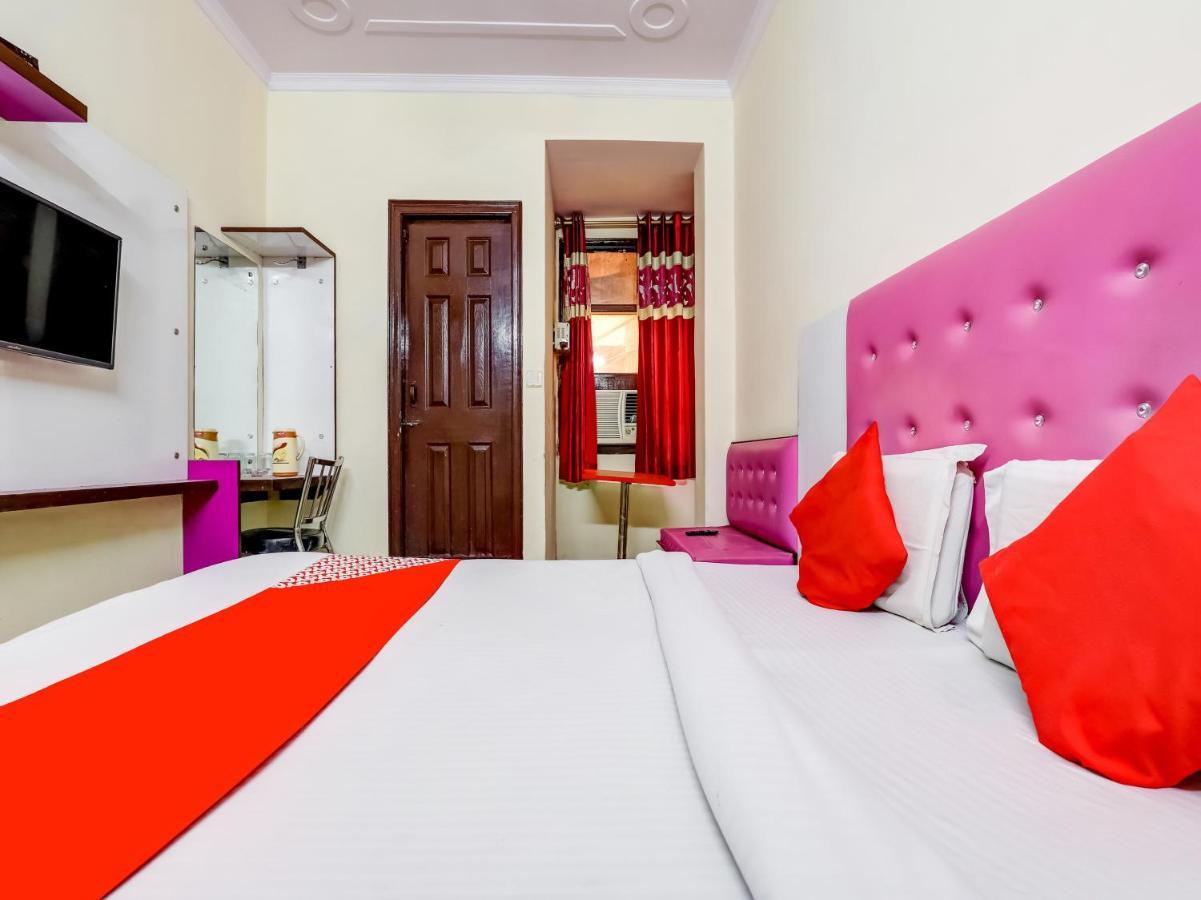 Oyo 75948 Hotel Tushar Continental Нью-Дели Экстерьер фото