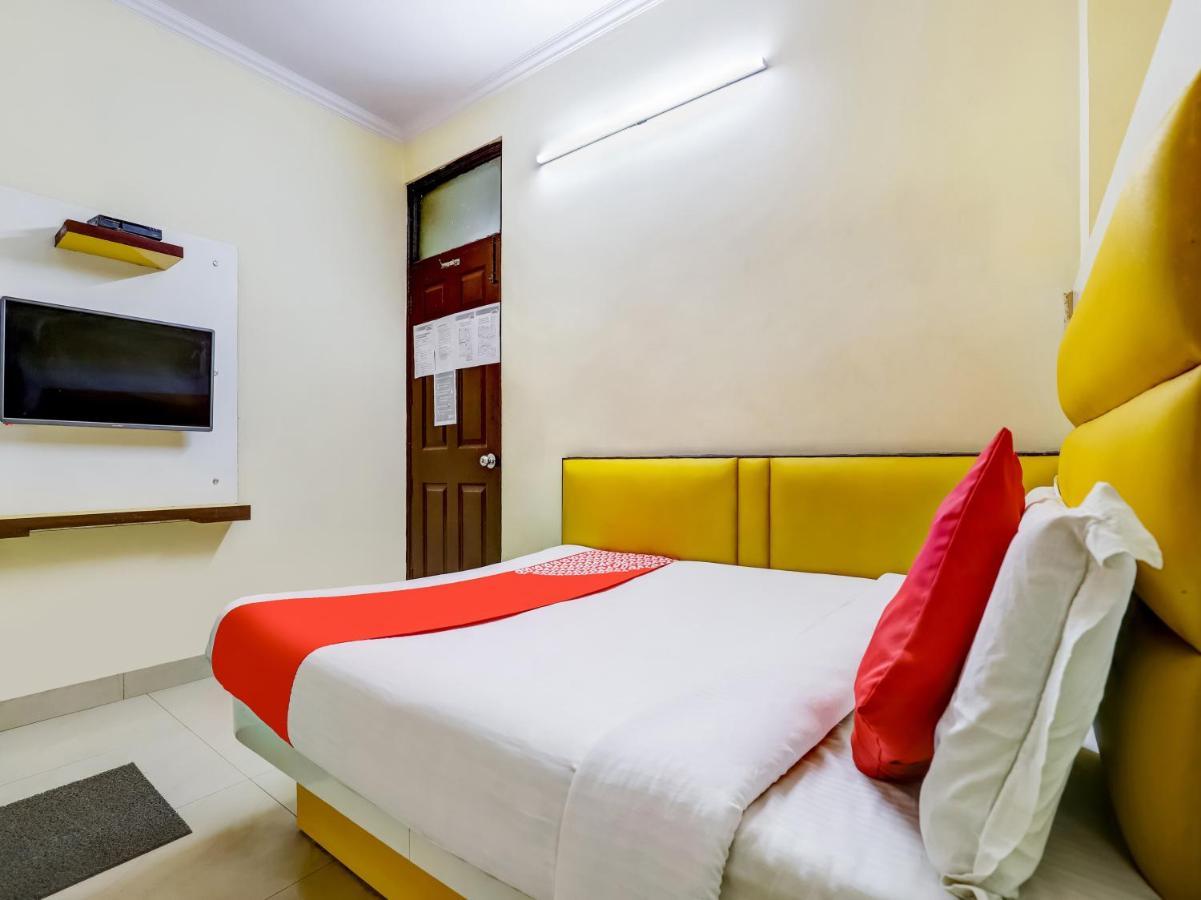 Oyo 75948 Hotel Tushar Continental Нью-Дели Экстерьер фото