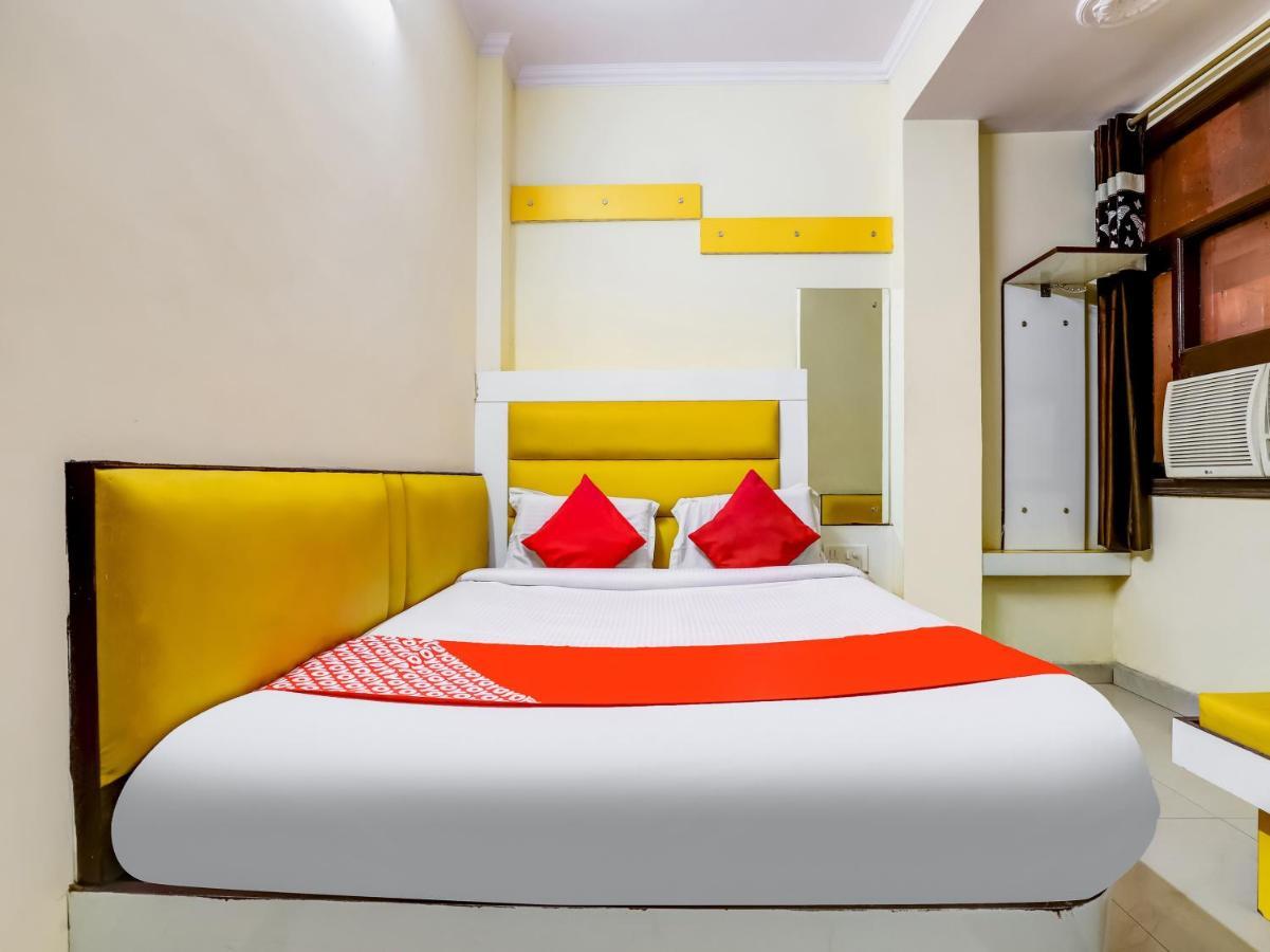 Oyo 75948 Hotel Tushar Continental Нью-Дели Экстерьер фото