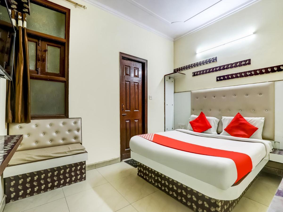 Oyo 75948 Hotel Tushar Continental Нью-Дели Экстерьер фото