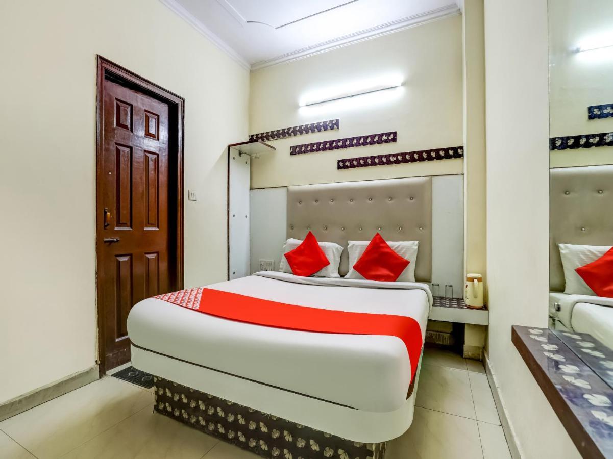 Oyo 75948 Hotel Tushar Continental Нью-Дели Экстерьер фото